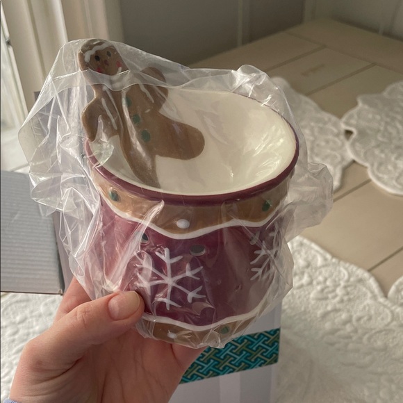 Scentsy Gingerbread Man Warmer - White and Blue - Picture 3 of 3